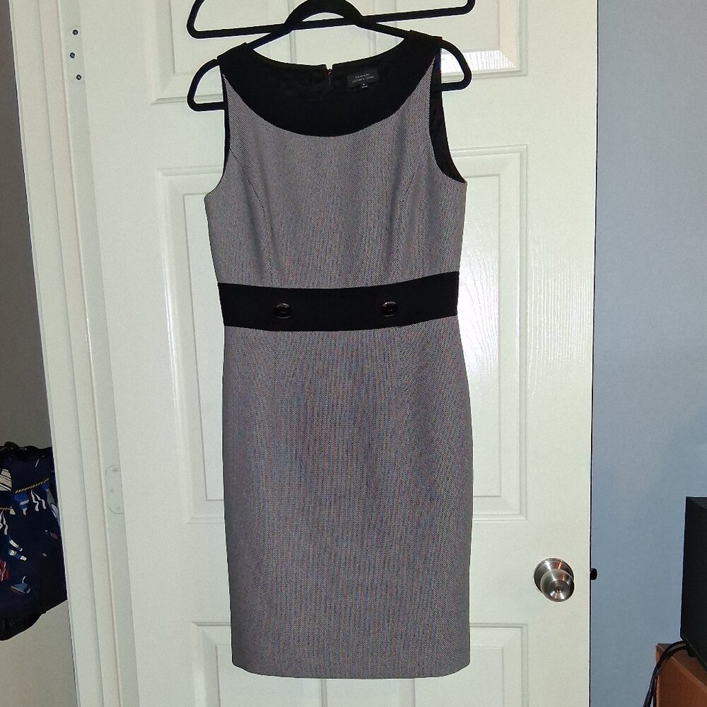 Tahari Dress  Black White Sheath Sleeveless Retro Button Waist Crew Neck